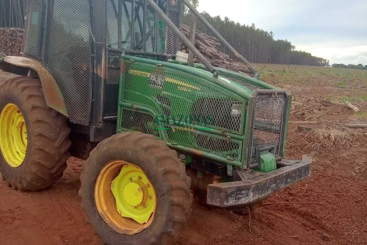 JOHN DEERE 5085E 2015