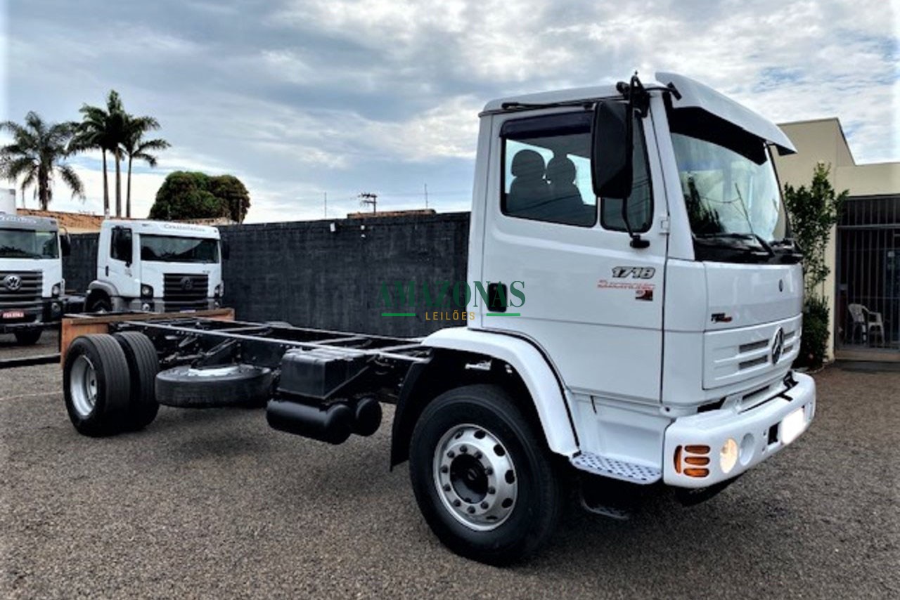 MERCEDES BENZ MB1718 2011