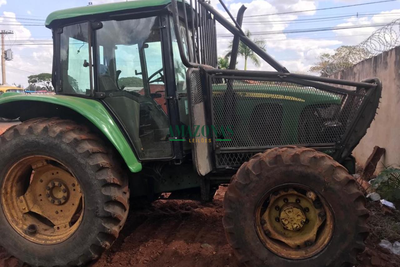 JOHN DEERE 6110J 2011